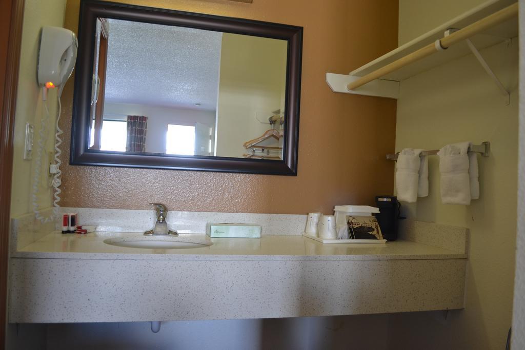 Travelodge By Wyndham Sea-Tac Airport North Tukwila Bagian luar foto